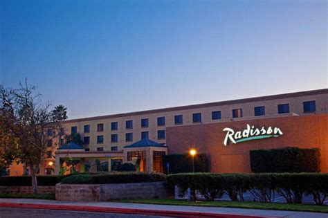 Radisson santa maria - The Radisson Hotel Santa Maria is located near the Santa Maria Valley wineries. Adjacent to Santa Maria Public Airport (SMX), this pet-friendly hotel in Santa Maria is perfect for a getaway whether you are golfing or visiting …